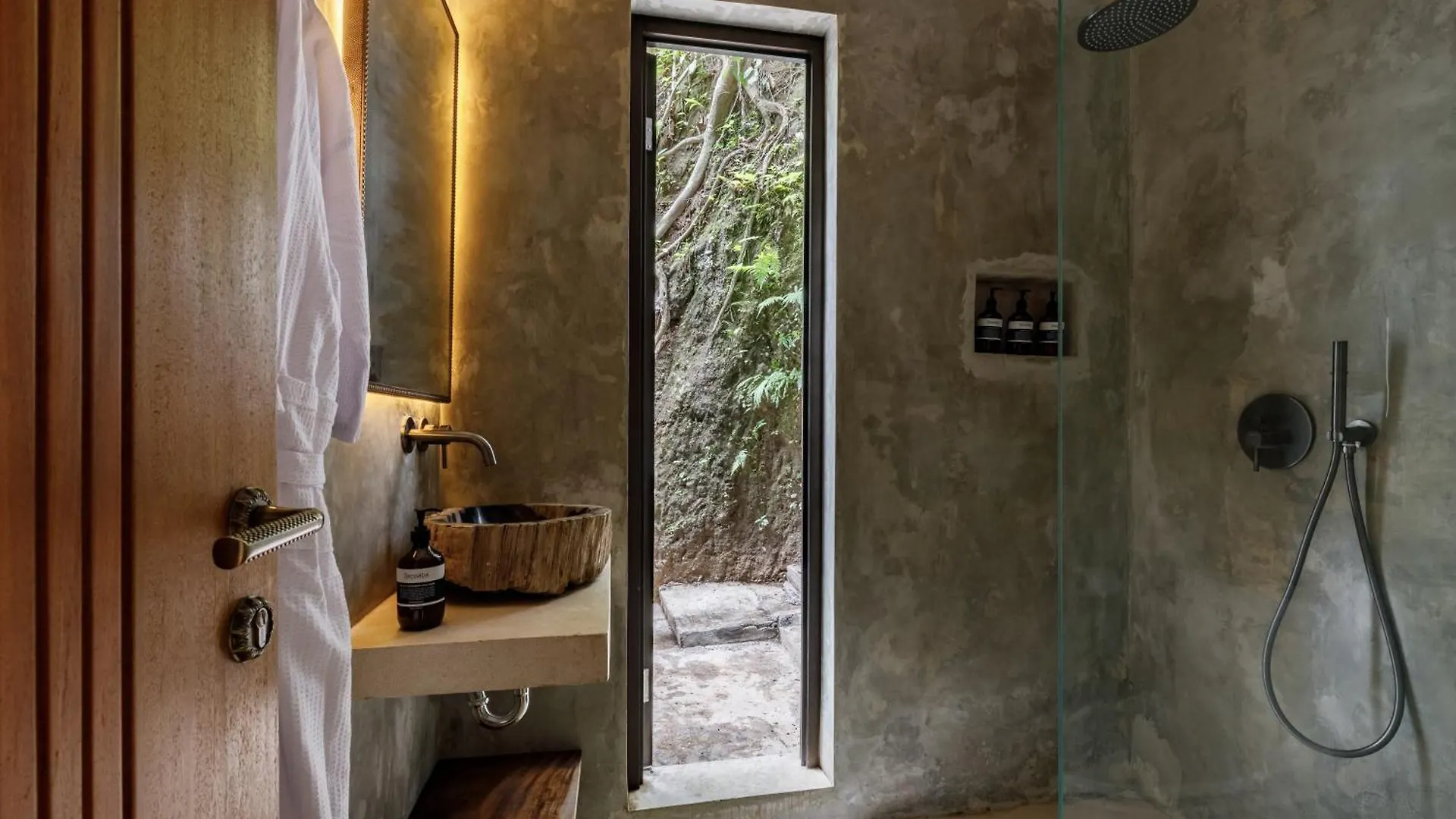 Bamboolina Jungle Villa - A Unique Retreat With Artistic Charm With River Access Ubud  0*, Ubud (Bali) Indonesia