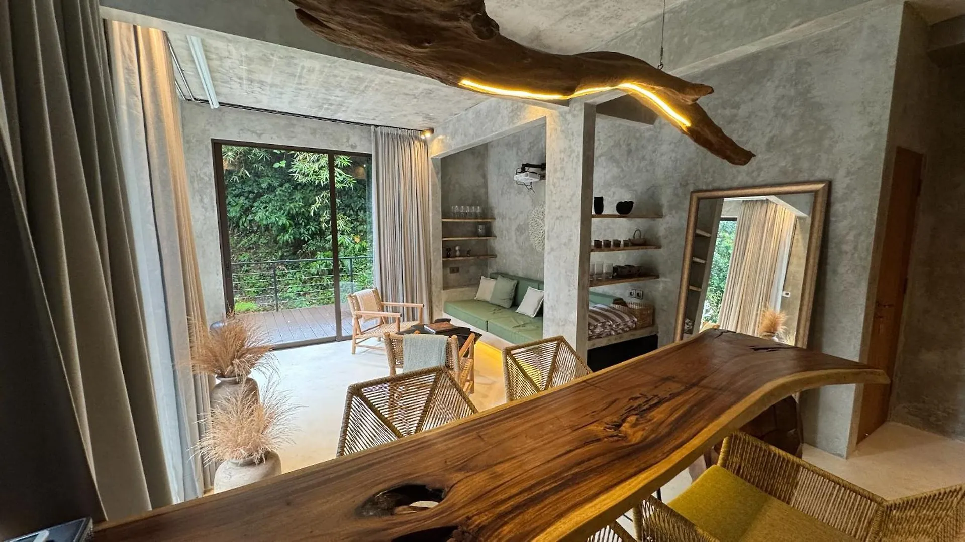 Bamboolina Jungle Villa - A Unique Retreat With Artistic Charm With River Access Ubud  Ubud (Bali)