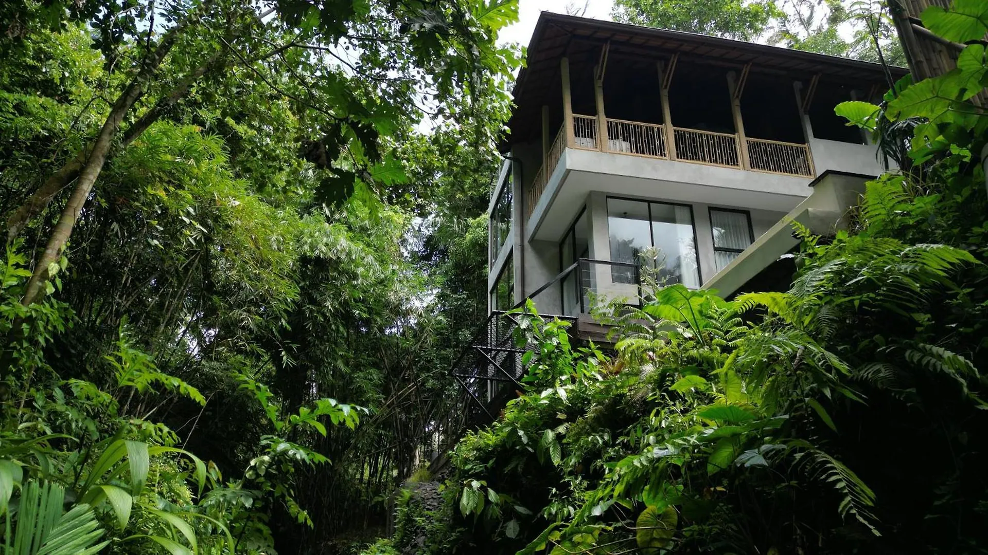 Bamboolina Jungle Villa - A Unique Retreat With Artistic Charm With River Access Ubud